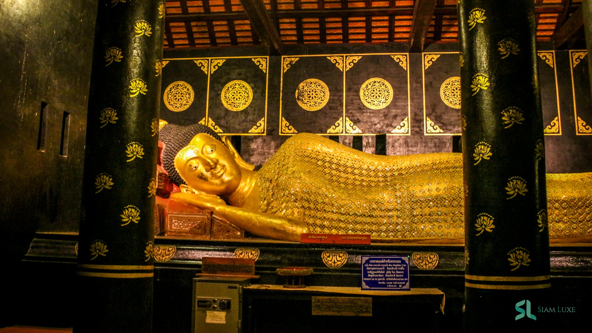 The Buddha image performs the gesture of Reclining Buddha, which a significant number of people mistakenly call the Sleeping Buddha